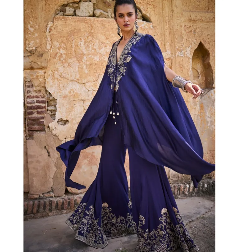 Aiekeyah Embroidered Cape Set