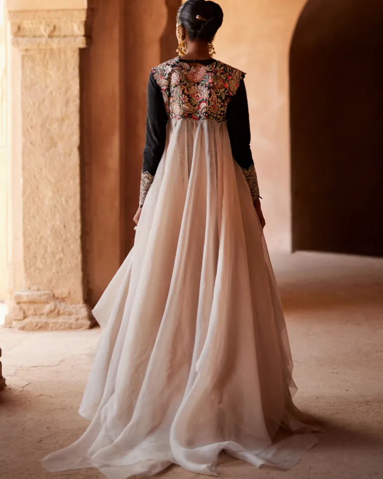 Artha Lehenga Set