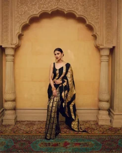 Black Bunch of Birds Crinkle Sari