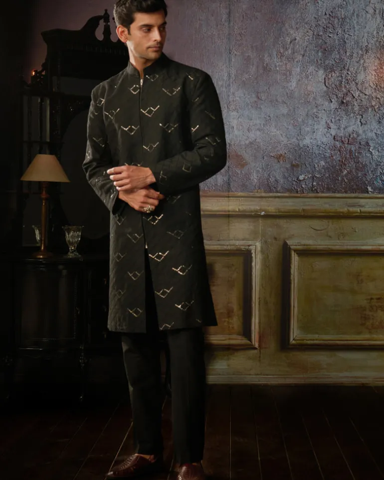 Black Textured With Arrow Embroidered Kurta With Black Pants