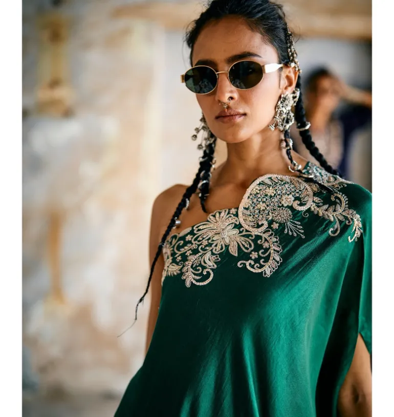 Cipla Shoulder Gota Cape Set