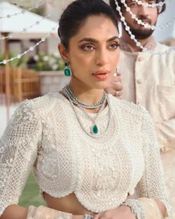 Isra Lehenga