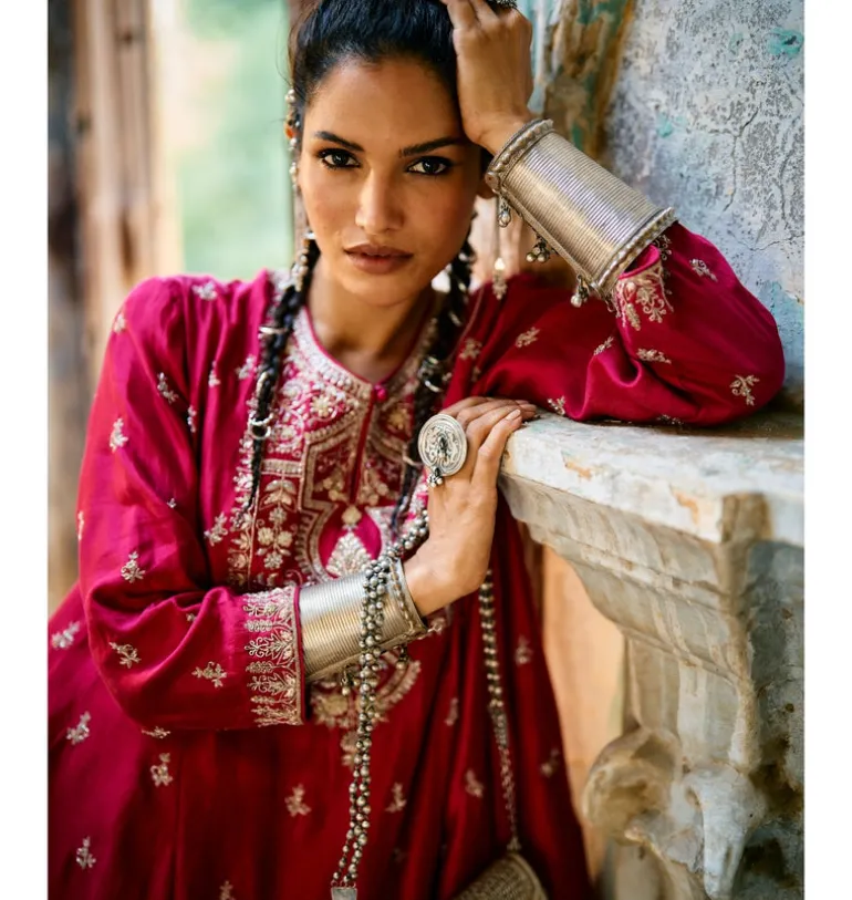 Jyasha Embroidered Tunic Set