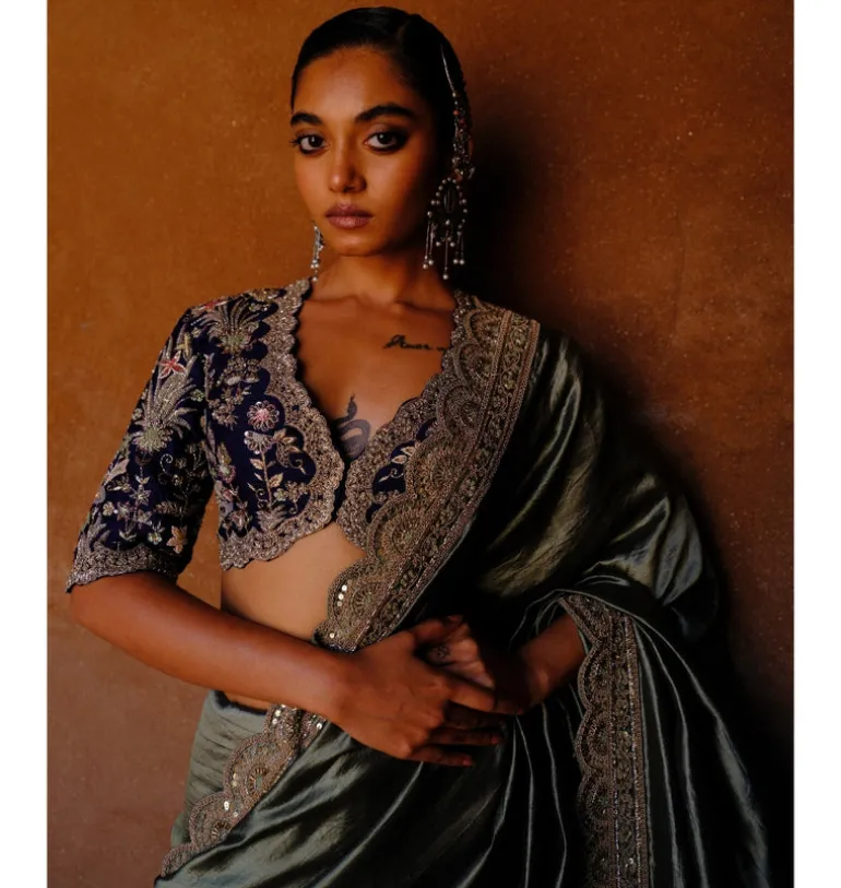 Kriyanshi Embroidered Sari Set
