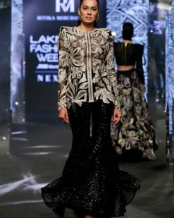 Leila Sharara Set
