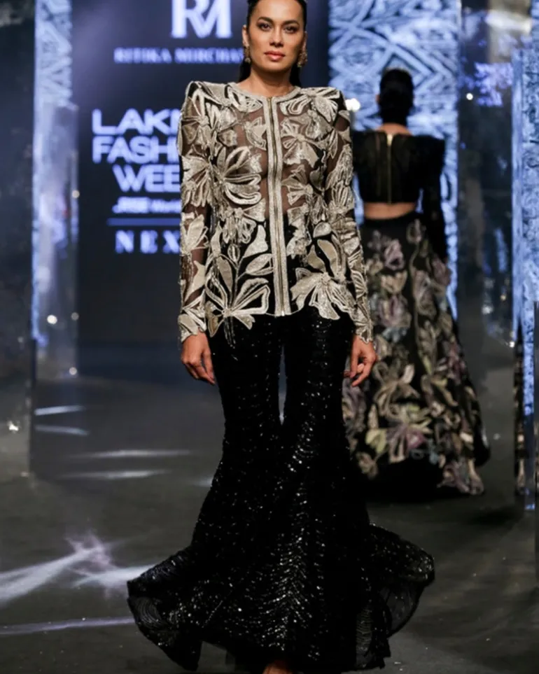 Leila Sharara Set