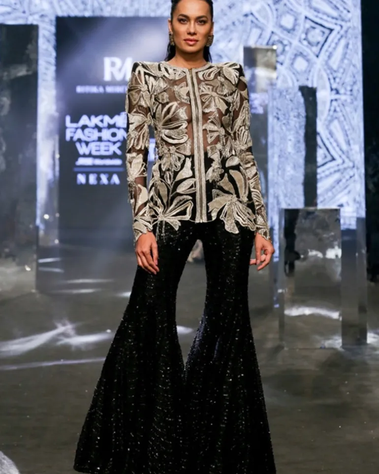 Leila Sharara Set