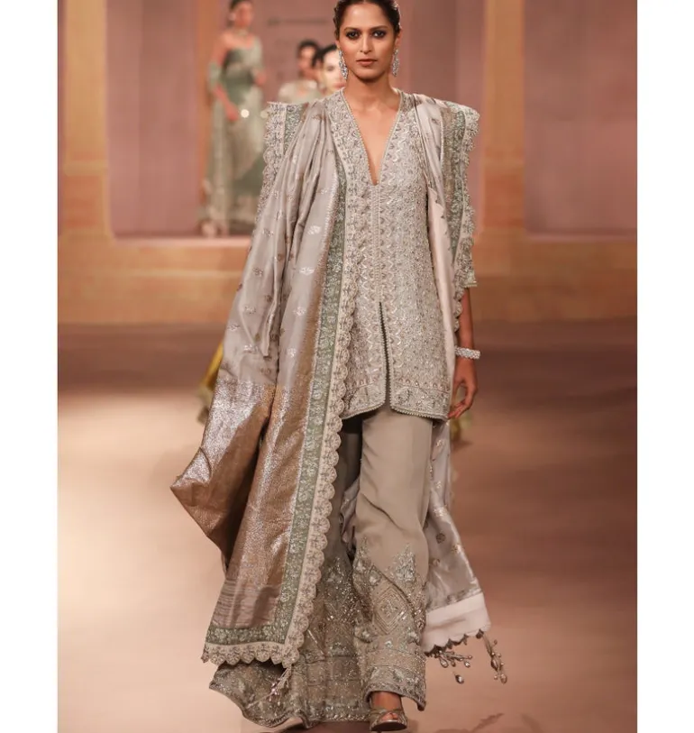 Mitali Gota Kurta Set