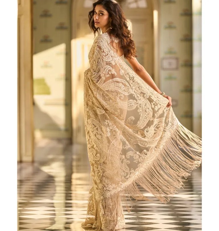 Nude Dori Sari