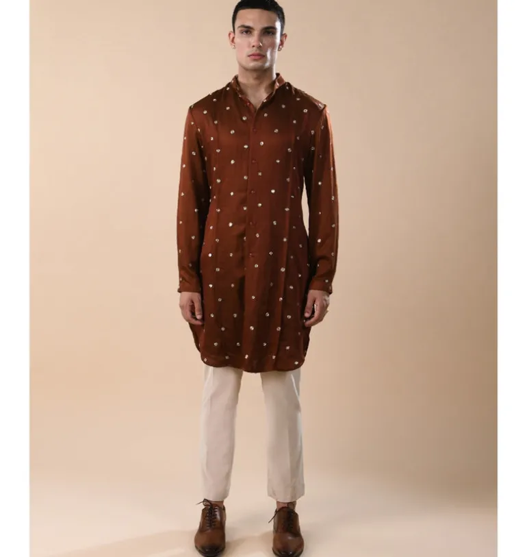 Outspread Mirror Highlighted Panelled Kurta Set