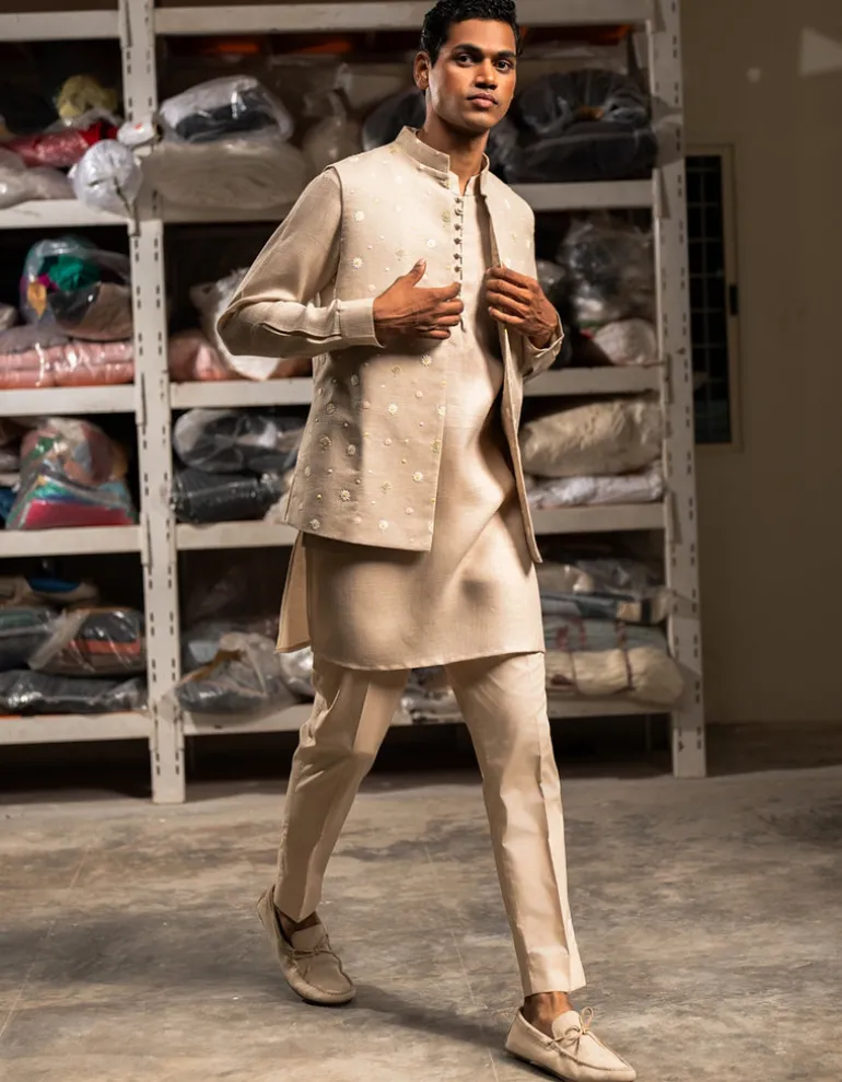 Ruh Open Bandi With Matching Kurta Pajama Set