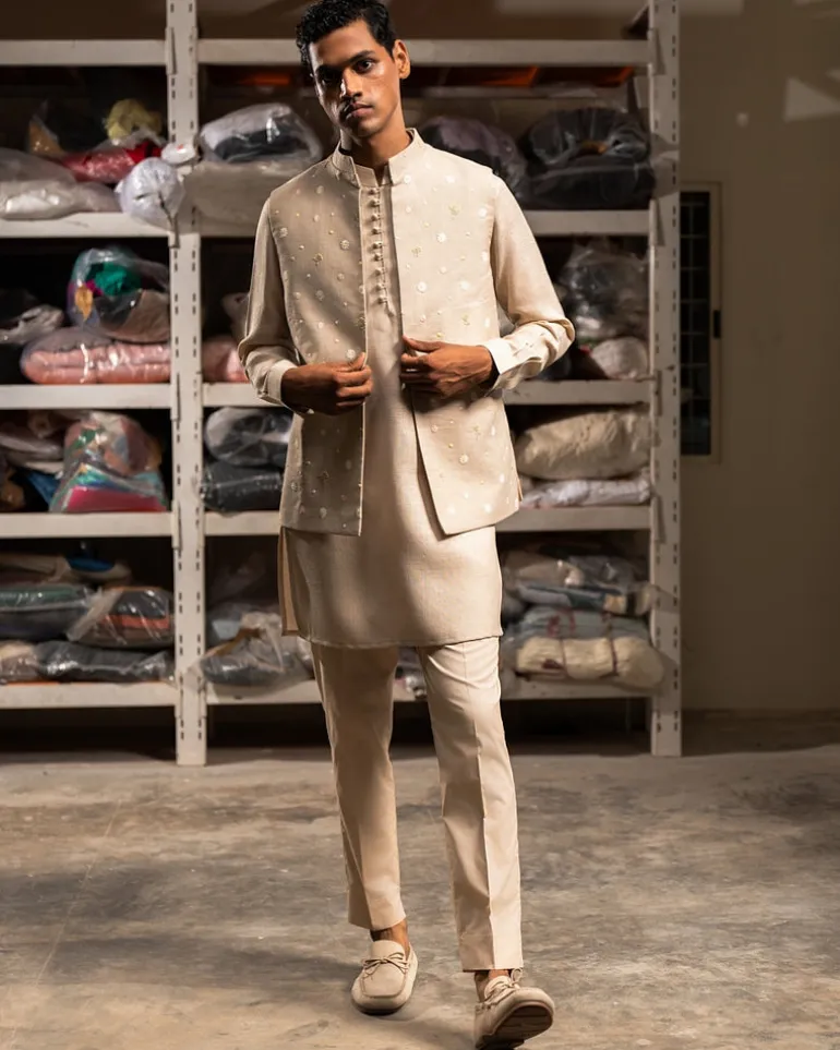 Ruh Open Bandi With Matching Kurta Pajama Set