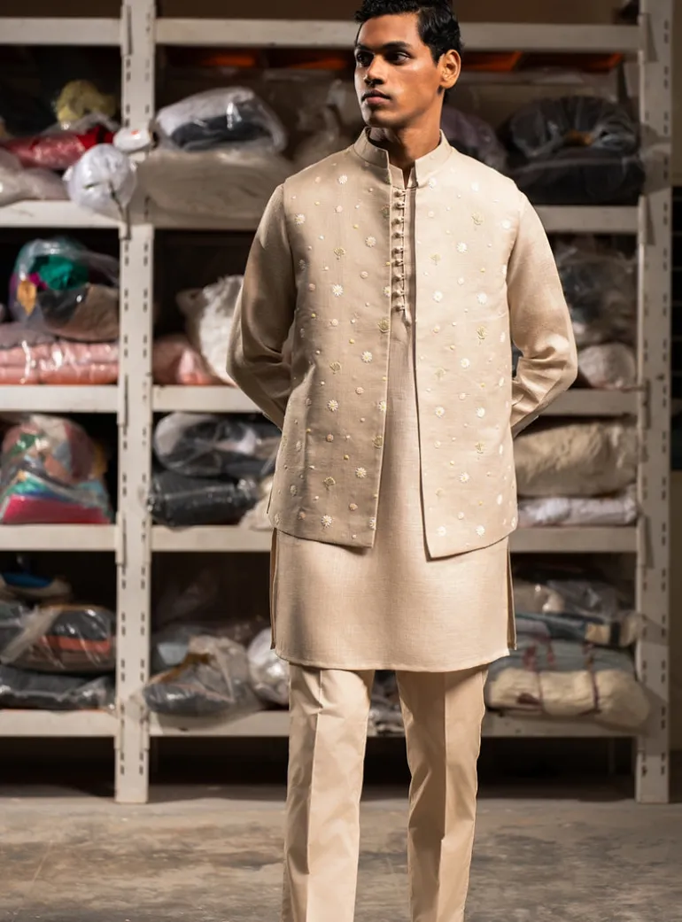 Ruh Open Bandi With Matching Kurta Pajama Set