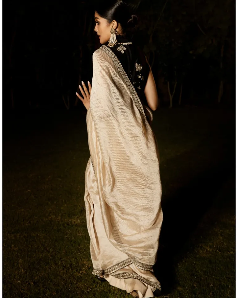 The Grand Athena Sari