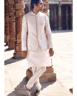 The Iconic Wing Pocket Textured Bundi Jacket With A Saada Kurta Set