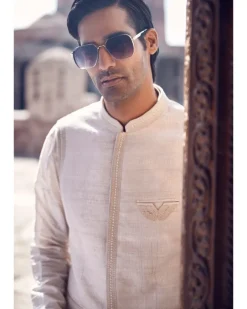 The Iconic Wing Pocket Textured Bundi Jacket With A Saada Kurta Set