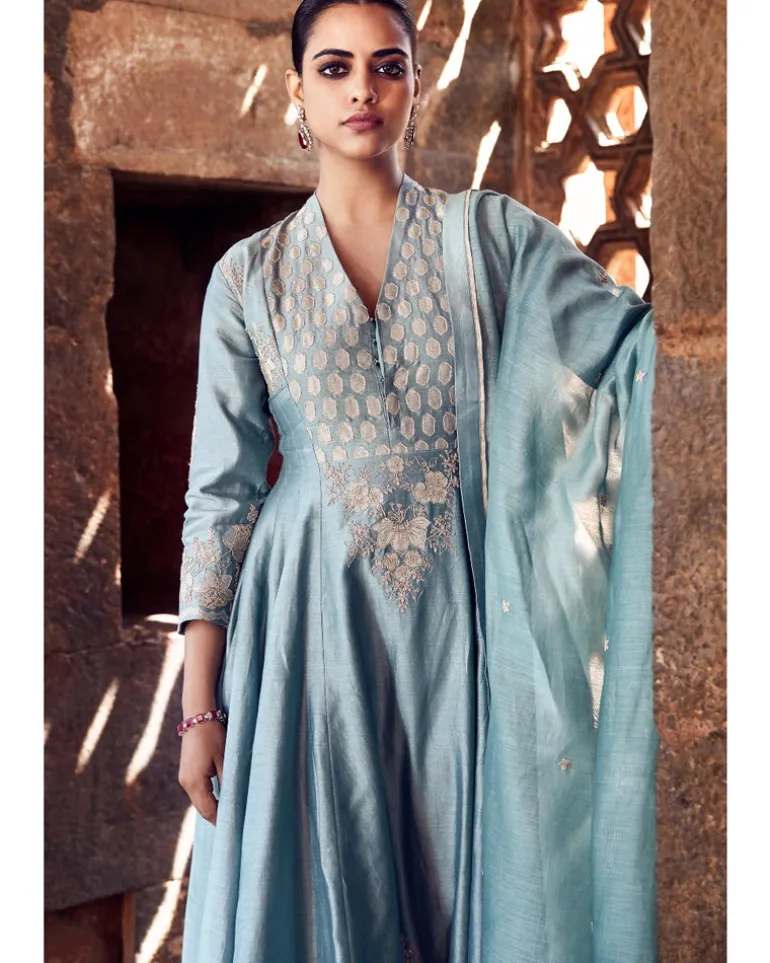 The Sona Patti Naqashi Kurta Set