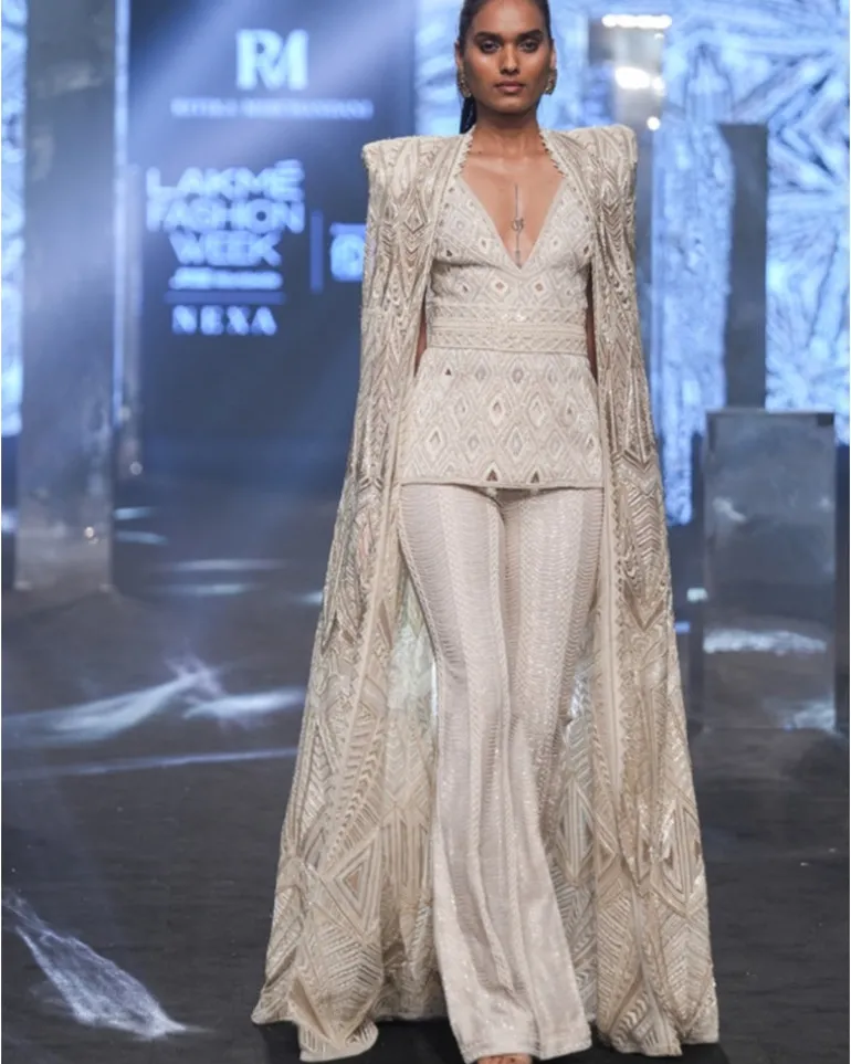 Valeriya Cape Set